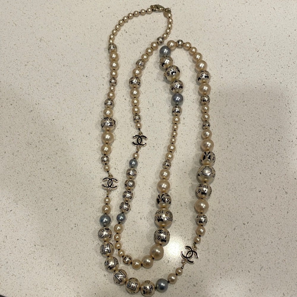 Authentic Chanel relaunch 1919 pearl necklace